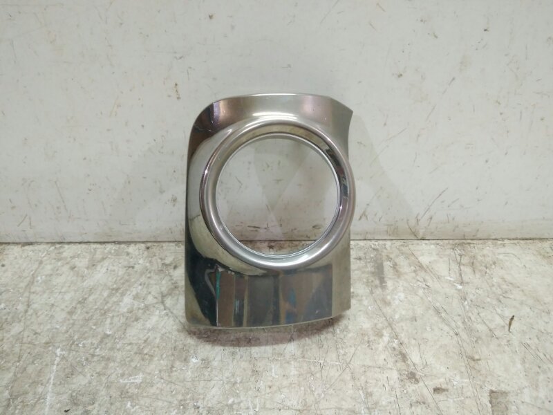 Рамка противотуманной фары правой