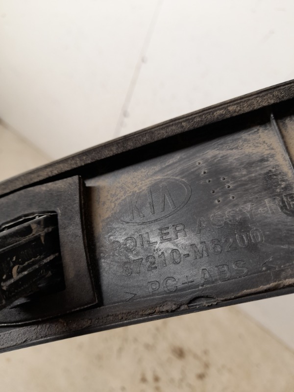 Спойлер (дефлектор) крышки багажника