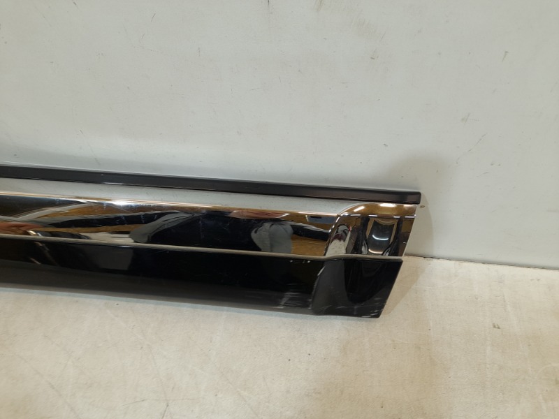 Накладка двери задней правой