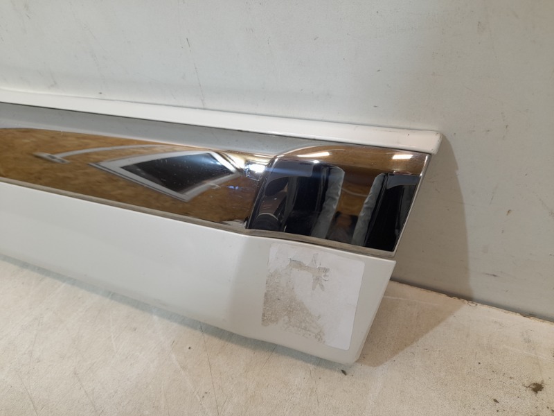 Накладка двери задней правой