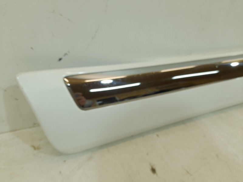 Накладка двери задней правой