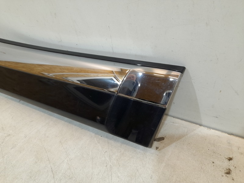 Накладка двери задней правой