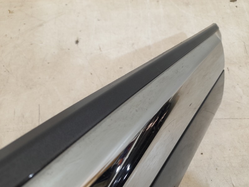 Накладка двери задней правой