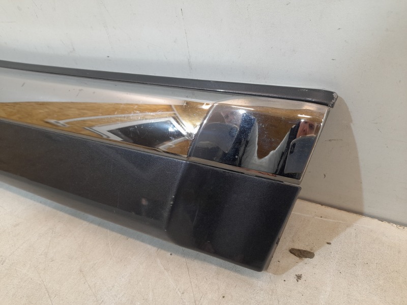 Накладка двери задней правой