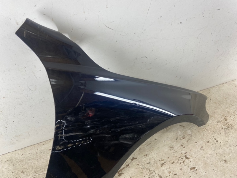 Крыло переднее правое