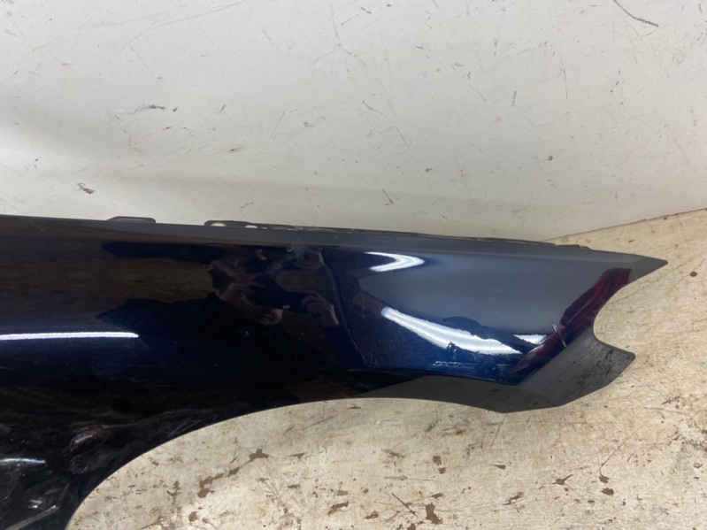 Крыло переднее правое