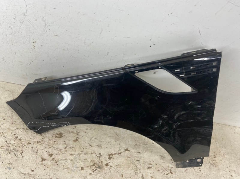 Крыло переднее левое