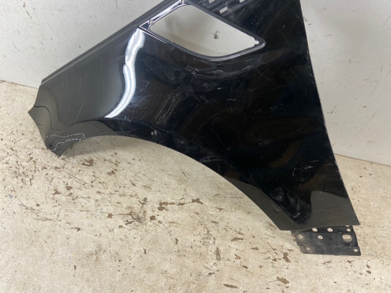 Крыло переднее левое