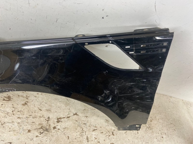 Крыло переднее левое