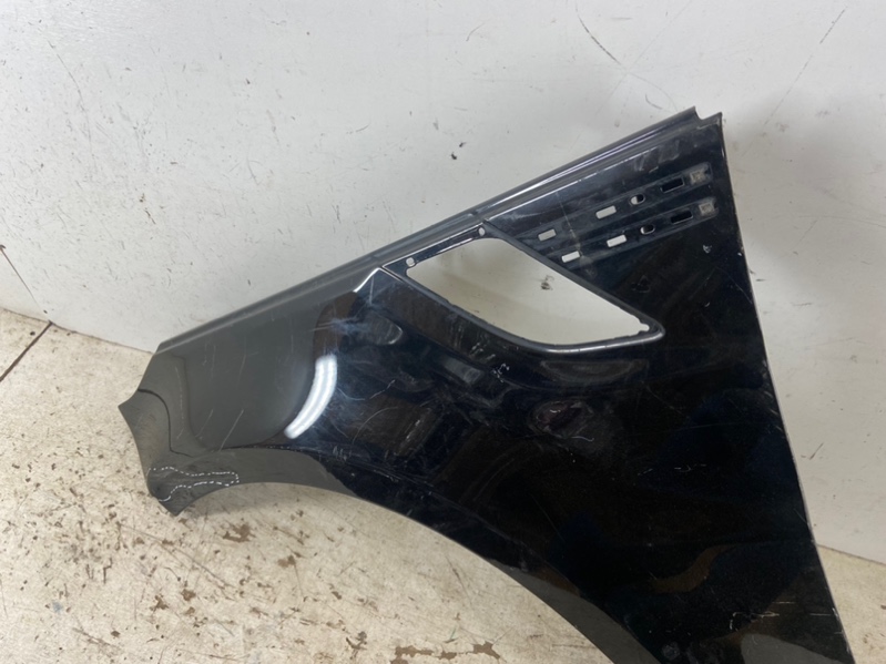 Крыло переднее левое