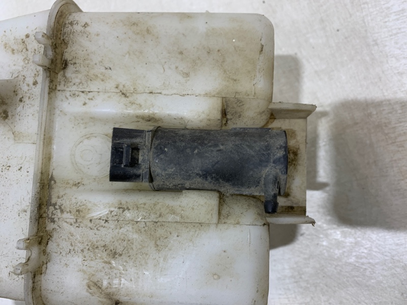 Бачок омывателя лобового стекла