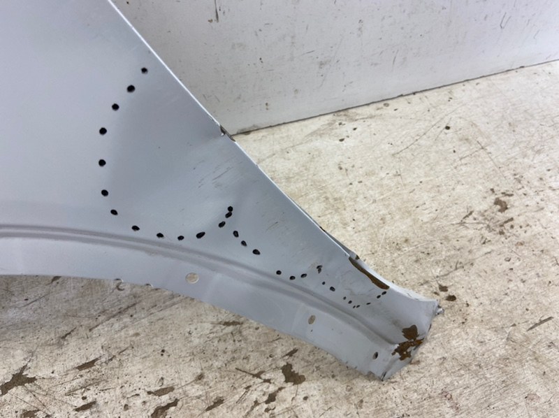 Крыло переднее левое