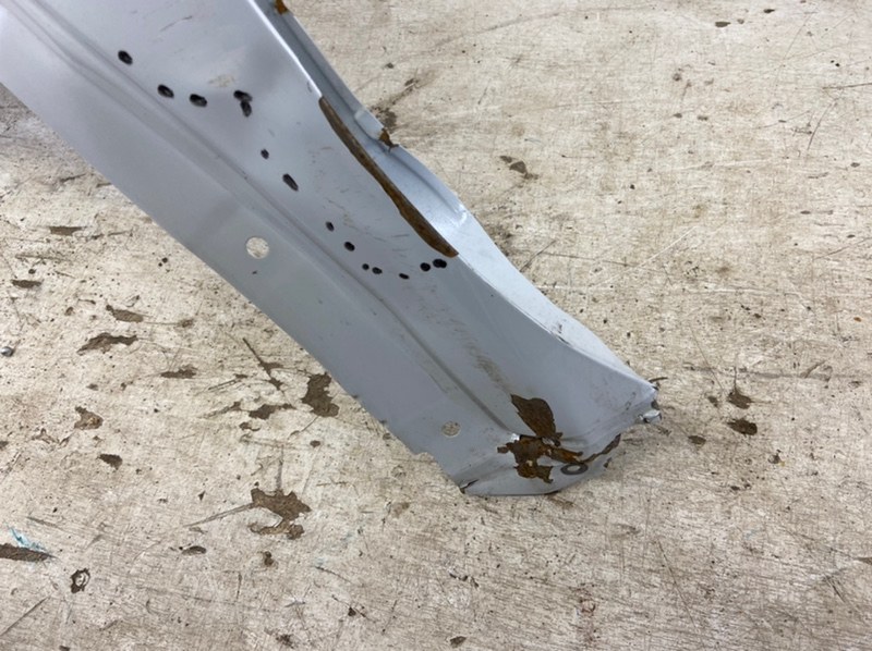 Крыло переднее левое