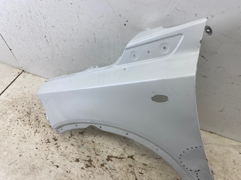 Крыло переднее левое