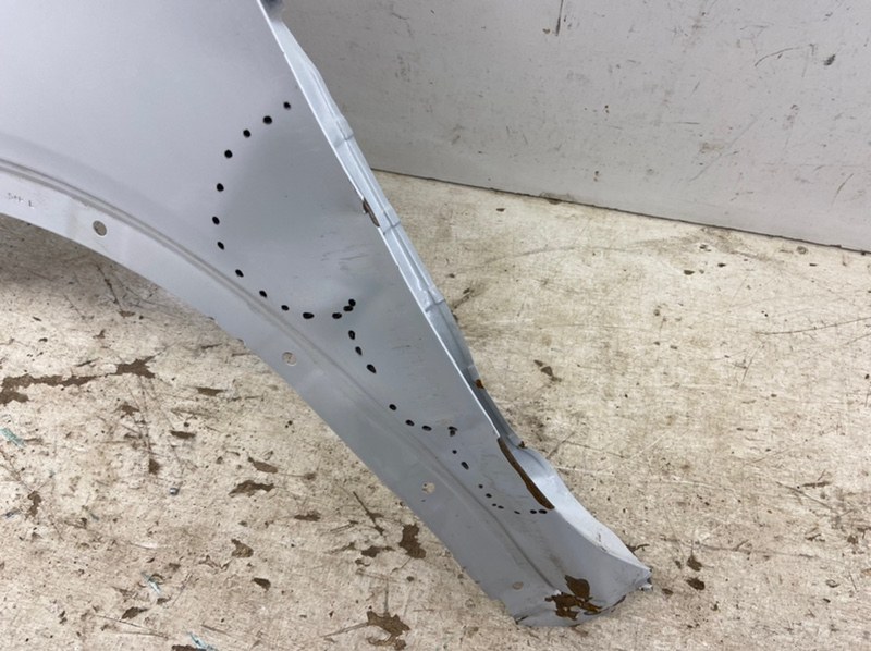 Крыло переднее левое