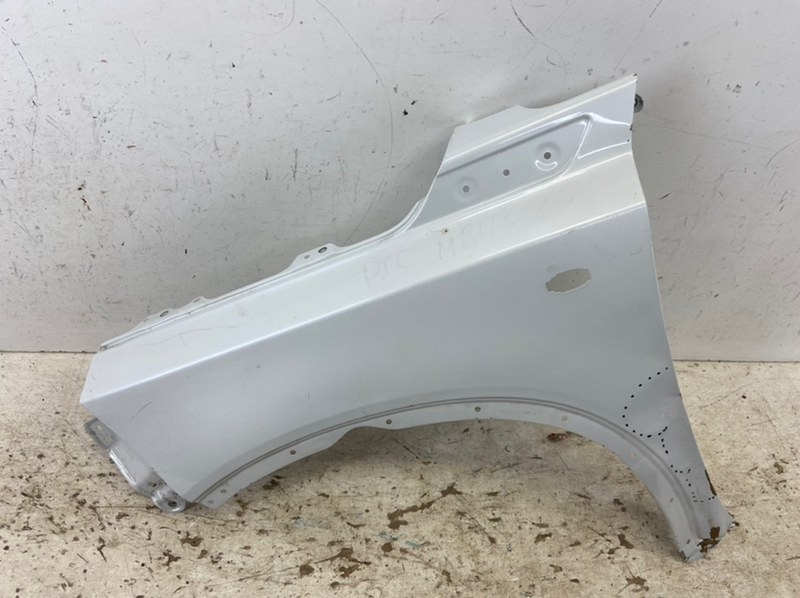 Крыло переднее левое