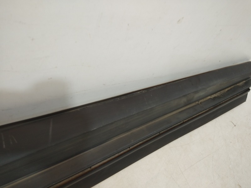 Накладка двери передней правой