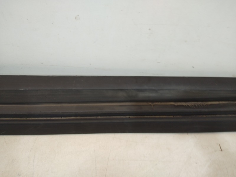 Накладка двери передней правой