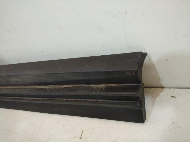 Накладка двери передней правой