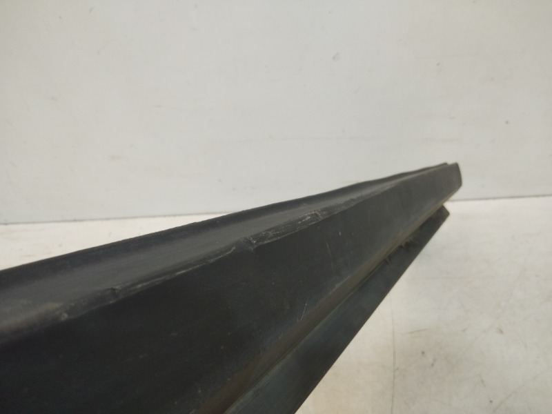 Накладка двери передней правой