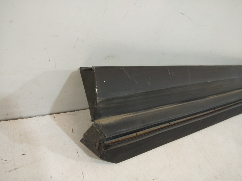 Накладка двери передней правой