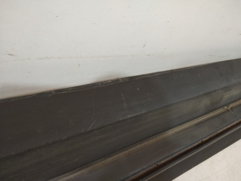 Накладка двери передней правой