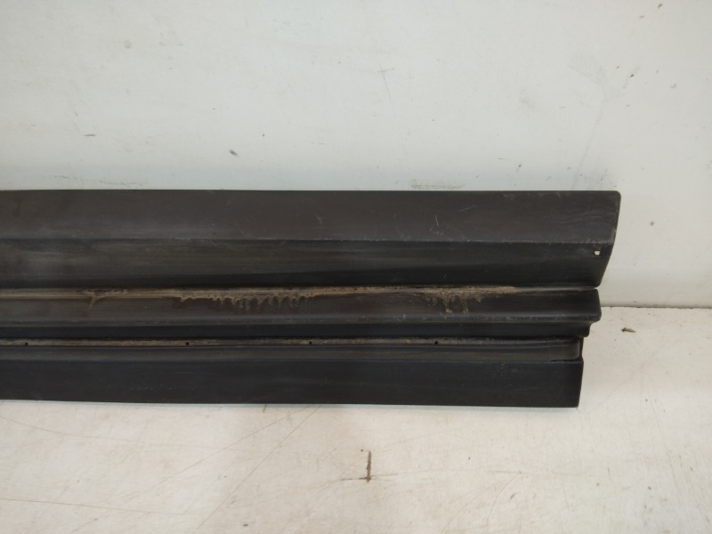 Накладка двери передней правой