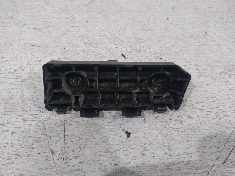 Кронштейн заднего бампера правый