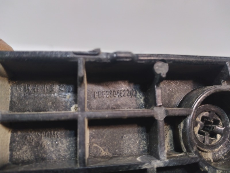 Кронштейн заднего бампера правый