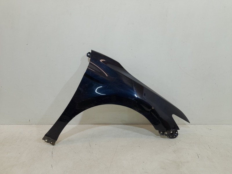 Крыло переднее правое