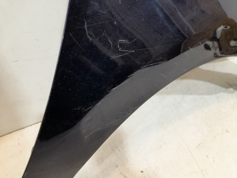 Крыло переднее правое