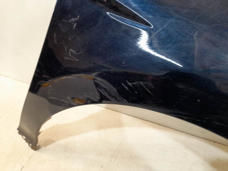 Крыло переднее правое