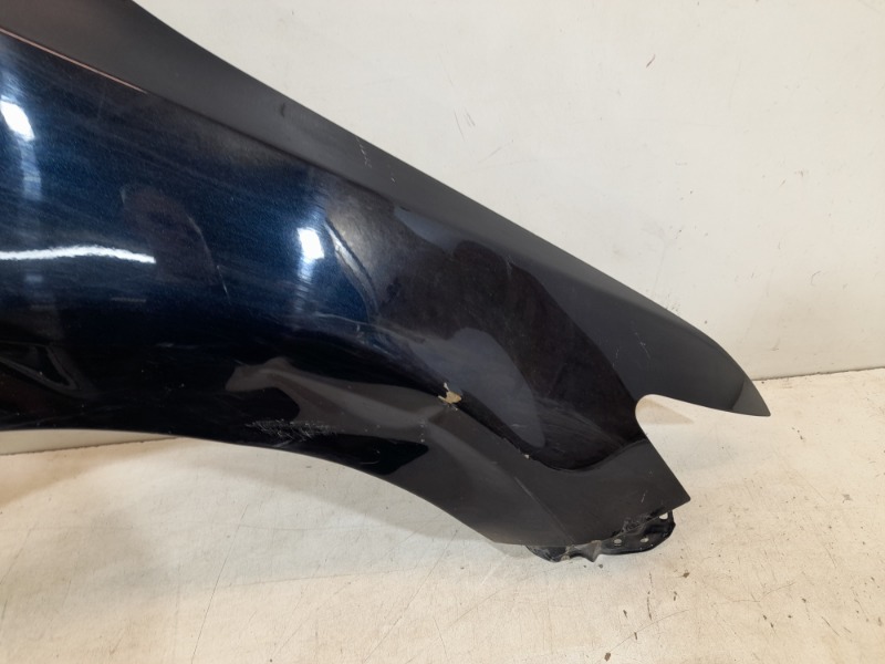 Крыло переднее правое