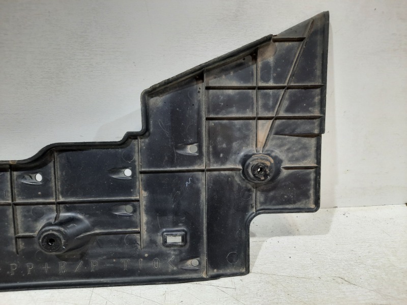 Защита антигравийная левая
