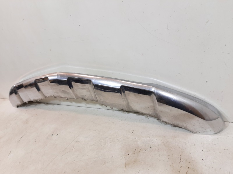 Накладка переднего бампера