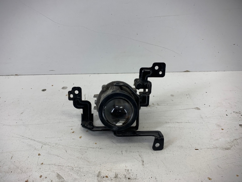 Фара противотуманная левая