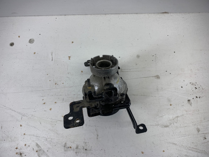 Фара противотуманная левая