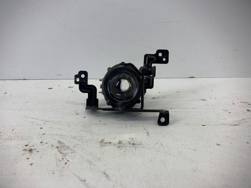 Фара противотуманная левая