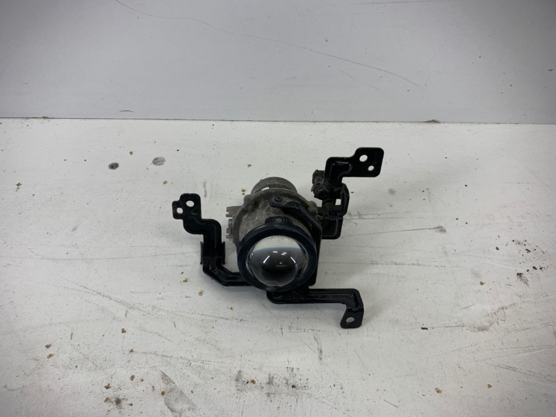 Фара противотуманная левая