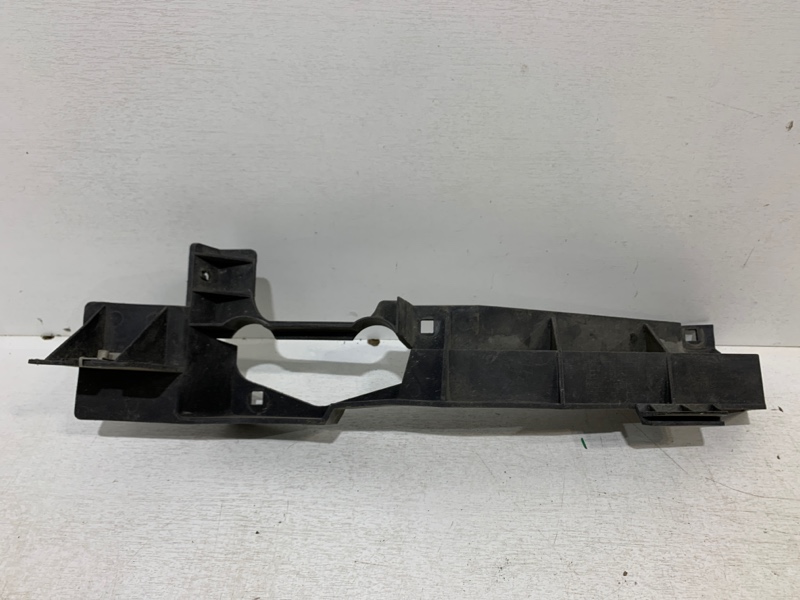 Кронштейн фар правый