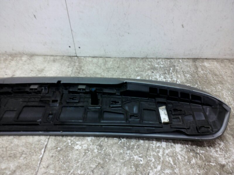 Спойлер (дефлектор) крышки багажника