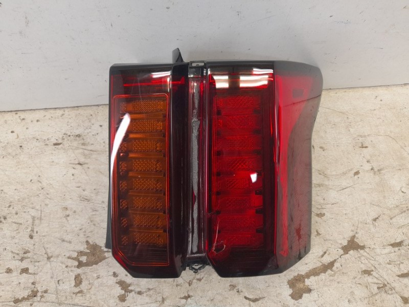 Фонарь задний правый