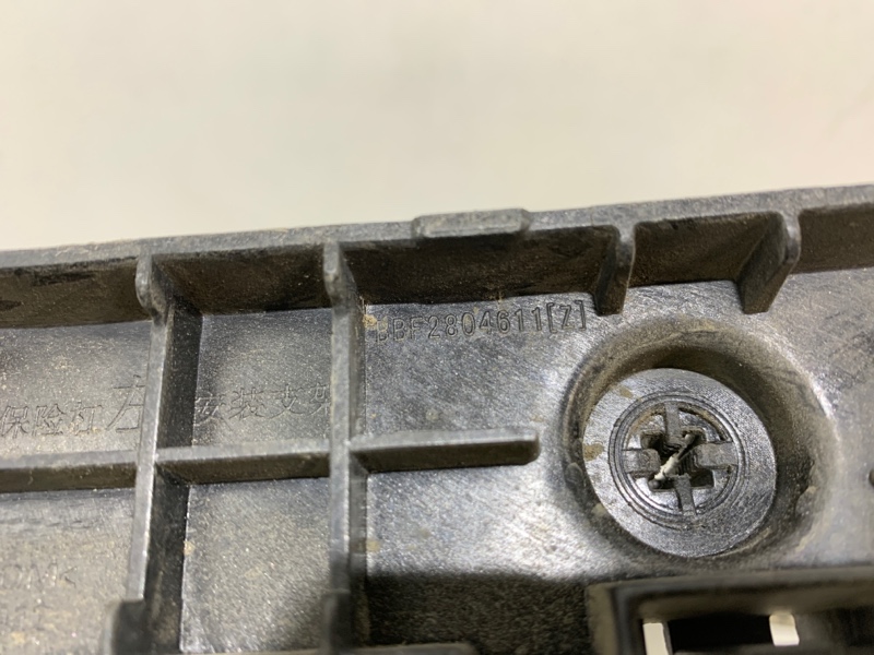 Кронштейн заднего бампера