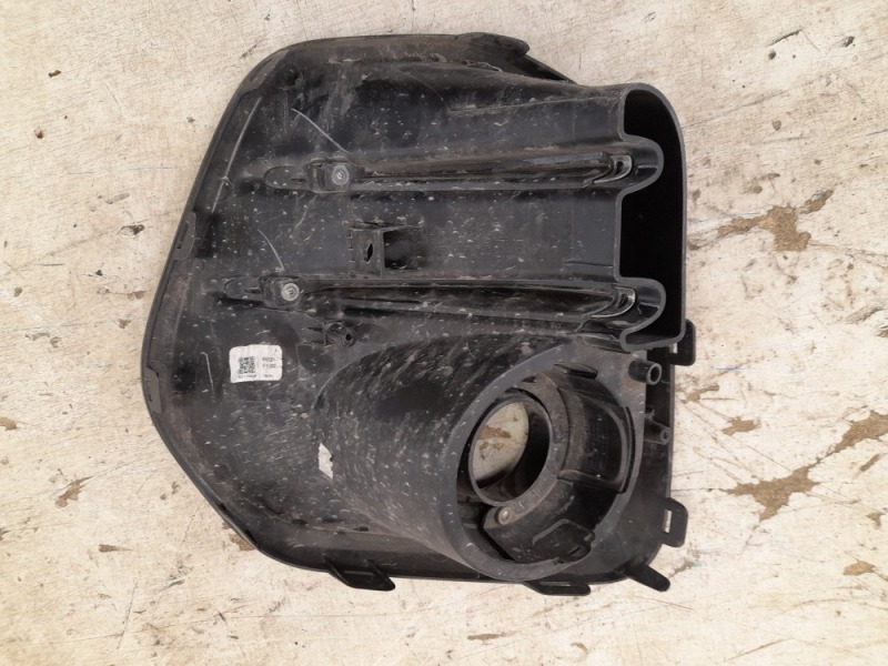 Рамка противотуманной фары левой