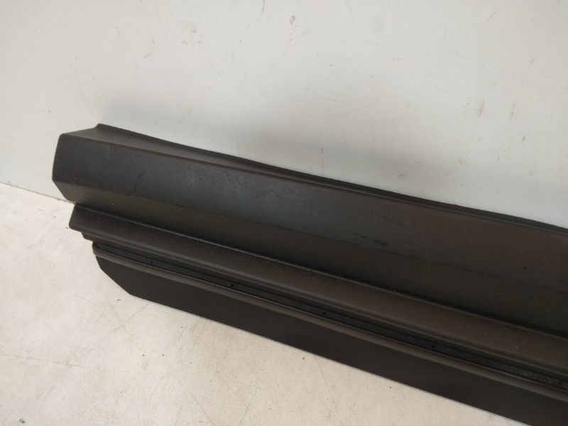 Накладка двери передней правой