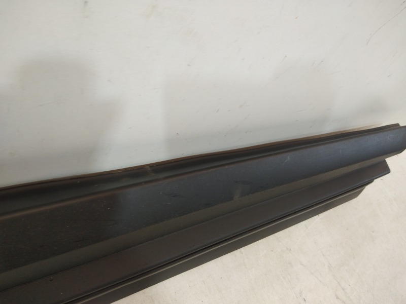 Накладка двери передней правой