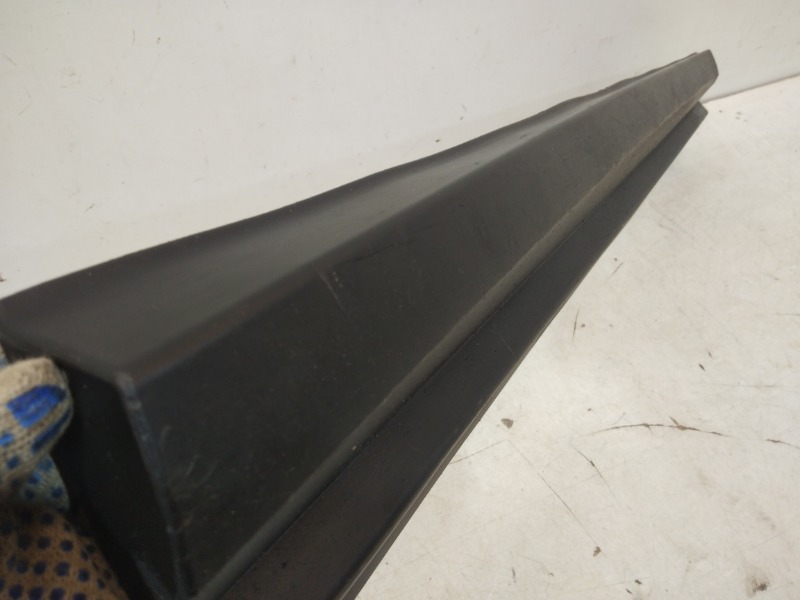 Накладка двери передней правой