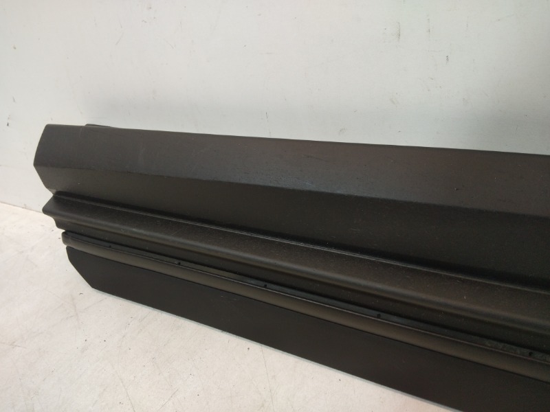 Накладка двери передней правой