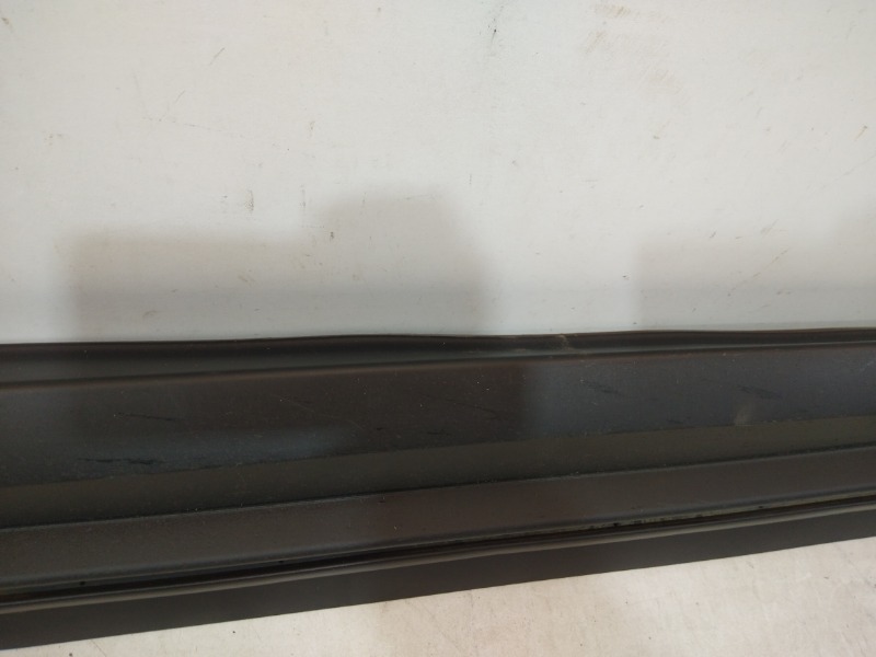 Накладка двери передней правой