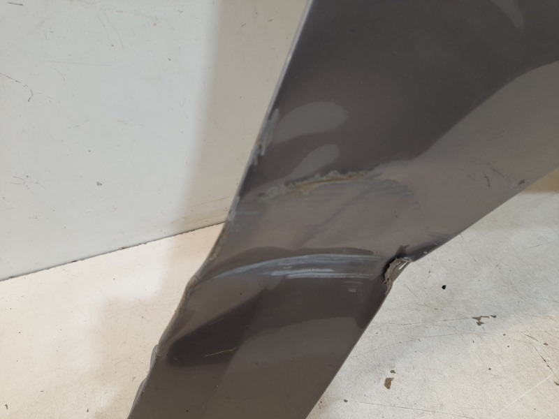 Крыло переднее правое